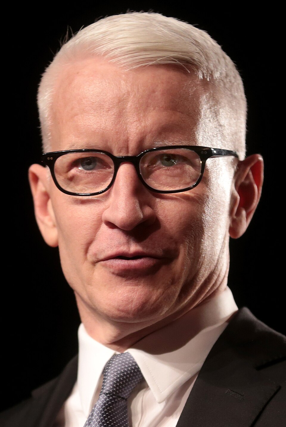 By Gage Skidmore from Peoria, AZ, United States of America - Anderson Cooper, CC BY-SA 2.0