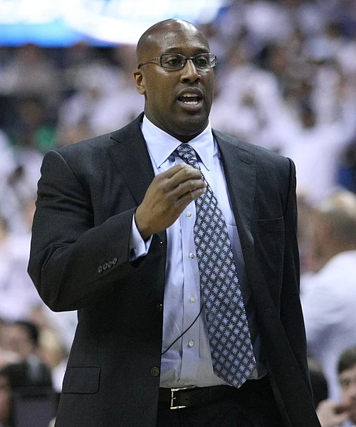 By Mike Brown NBA.jpg: Keith Allison from Baltimore, USAderivative work: Chris! my talk - Mike Brown NBA.jpg, CC BY-SA 2.0