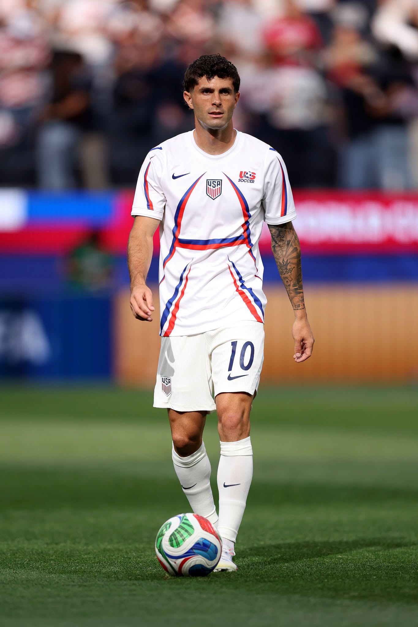 Christian Pulisic Returns to Standing Ovation as USMNT Advances to World Cup Knockout Round