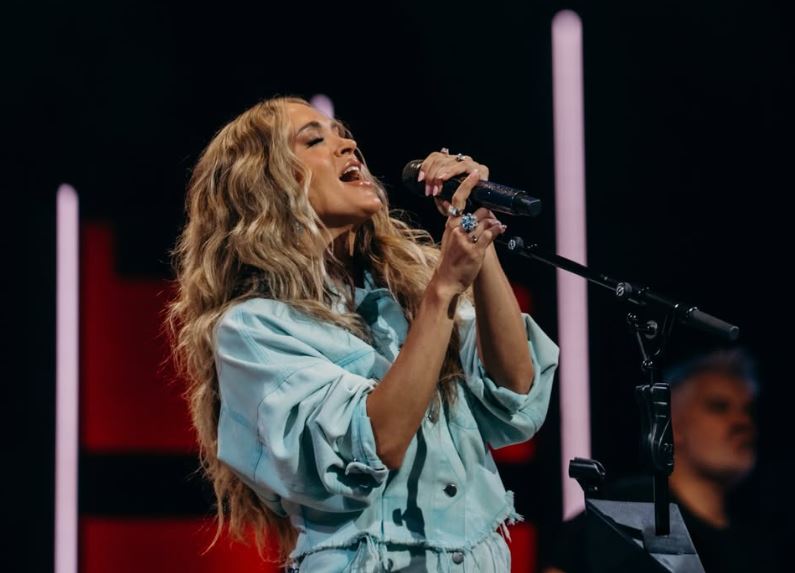Photo Credit: @reeves_media, @alexa_campbell via carrieunderwood/Instagram