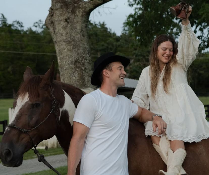 Photo Credit: leannacrawfordmusic/Instagram