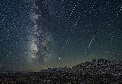 By Jim Vajda from Oxford, Ohio, USA - Perseid Meteor Shower at Mojave National Preserve